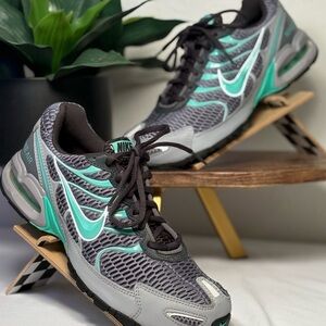 Nike Grey & Teal Mesh Running Shoes - Sz 8